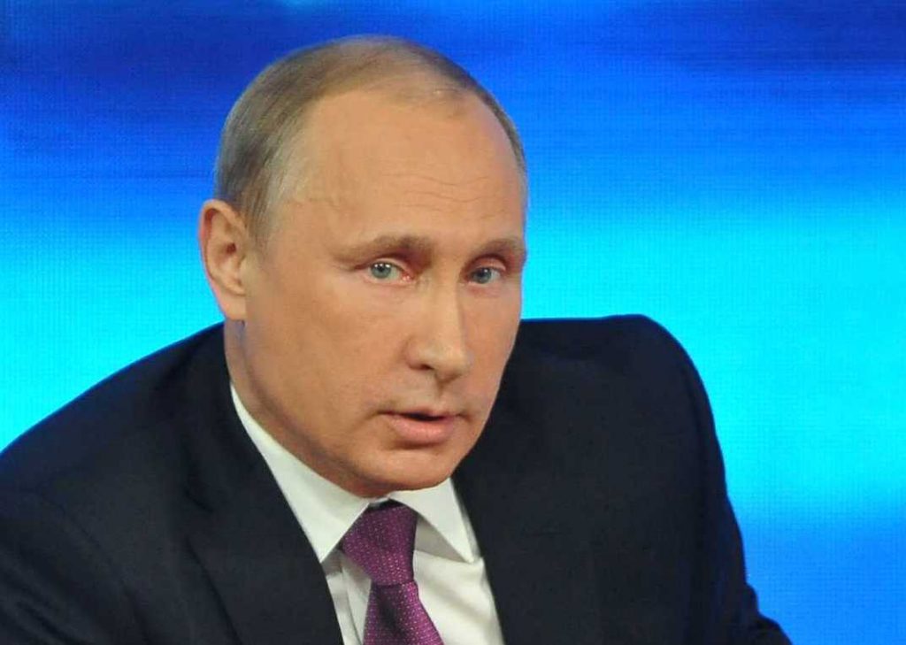 Владимир Путин призвал на два года освободить самозанятых россиян от налогов