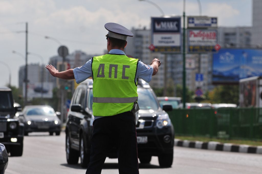 Полиция прибыла на место массового ДТП с тремя пострадавшими на юго-востоке Москвы