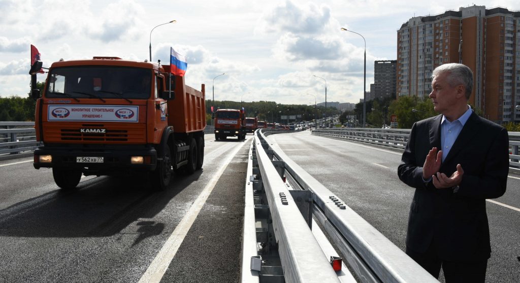 Собянин открыл эстакаду на Липецкой улице