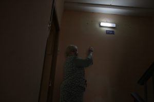 Префектура взяла на контроль проблему с освещением в доме на Шаболовке. Фото: "Вечерняя Москва" Префектура взяла на контроль проблему с освещением в доме на Шаболовке. Фото: "Вечерняя Москва"