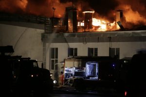 Восемь спасателей погибли в ходе тушения пожара на Амурской улице. Фото: "Вечерняя Москва" Восемь спасателей погибли в ходе тушения пожара на Амурской улице. Фото: "Вечерняя Москва"