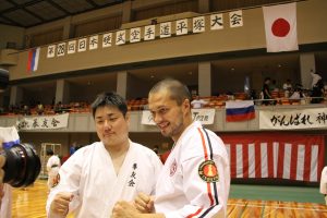 Генеральный директор Кубка Японии по косики-карате Хироки Имаи (слева) лично дал мастер-класс 