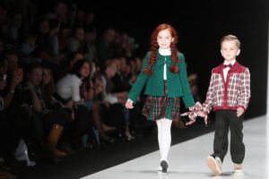Эволюцию школьной формы с начала XIX до конца XX века показали в Бирюлеве Восточном. Фото: "Вечерняя Москва" Эволюцию школьной формы с начала XIX до конца XX века показали в Бирюлеве Восточном. Фото: "Вечерняя Москва"