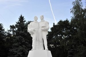 26 августа 2016 года. Памятник Владимиру Ремеку и Алексею Губареву работы скульптора Ярослава Гампла и архитектора Яна Ганы установлен в 1985 году возле станции метро «Пражская». Сейчас на нем идут работы по реставрации. 26 августа 2016 года. Памятник Владимиру Ремеку и Алексею Губареву работы скульптора Ярослава Гампла и архитектора Яна Ганы установлен в 1985 году возле станции метро «Пражская». Сейчас на нем идут работы по реставрации.