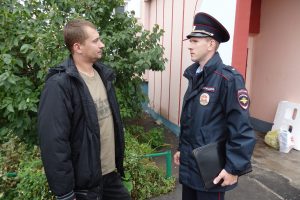 16 сентября 2016 года. Участковый Андрей Шевля и его подопечный Роман Иванов 16 сентября 2016 года. Участковый Андрей Шевля и его подопечный Роман Иванов