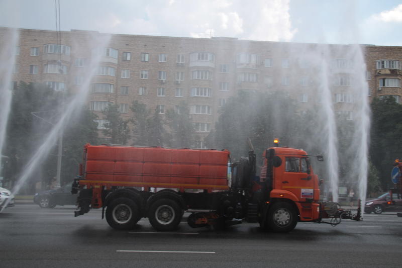 В Москве прошел первый в истории парад городской техники