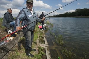 Мостики для рыбаков оборудуют на набережной Нагатинского затона. Фото: "Вечерняя Москва" Мостики для рыбаков оборудуют на набережной Нагатинского затона. Фото: "Вечерняя Москва"