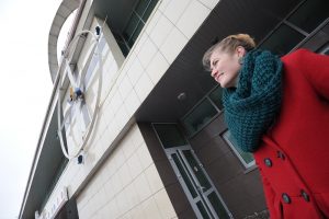 9 октября 2016 года. Москвичка Мария Евченко около Южного речного вокзала. Фото: Пелагия Замятина. 9 октября 2016 года. Москвичка Мария Евченко около Южного речного вокзала. Фото: Пелагия Замятина.