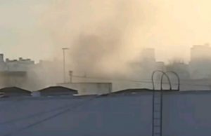 На юге Москвы после двух взрывов и эвакуации потушили пожар в автосалоне «КИА»
