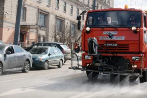 Для уборки улиц восточного Бирюлева подготовили 48 единиц техники. Фото: "Вечерняя Москва"