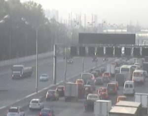 Водитель «Газели» пострадал при столкновении с двумя фурами на МКАД. Фото: ЦОДД Водитель «Газели» пострадал при столкновении с двумя фурами на МКАД. Фото: ЦОДД