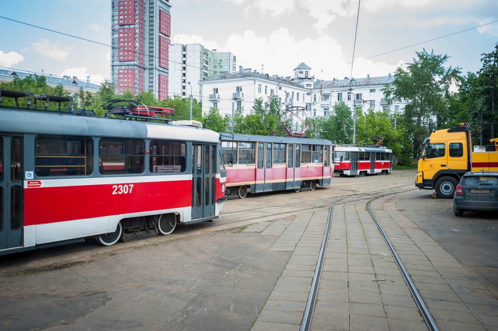 Несколько трамвайных маршрутов возобновили свою работу на Судостроительной улице