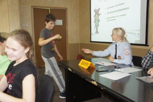В рамках «Недели безопасности» сотрудники полиции юга столицы провели час дорожной безопасности с учащимися общеобразовательных учреждений В рамках «Недели безопасности» сотрудники полиции юга столицы провели час дорожной безопасности с учащимися общеобразовательных учреждений