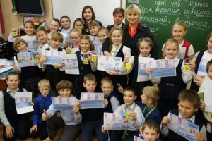 Акцию «Твоя пятерка безопасности» провели в школах Южного округа. Фото: пресс-группа УВД по Южному округу Акцию «Твоя пятерка безопасности» провели в школах Южного округа. Фото: пресс-группа УВД по Южному округу