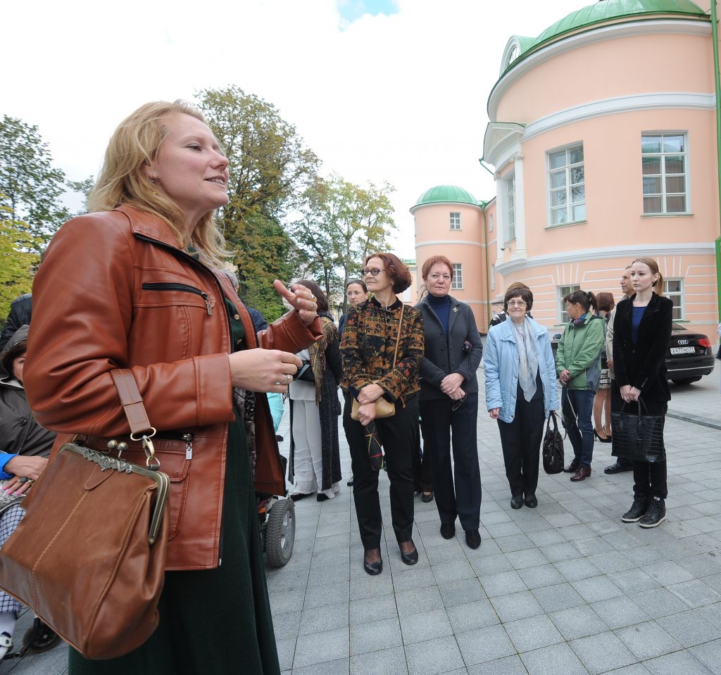 Осенью и зимой на улицах Москвы пройдут более 70 бесплатных экскурсий
