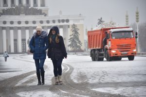 Снег и первый гололед. Фото: архив, "Вечерняя Москва"