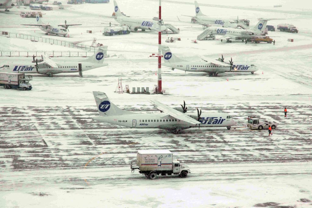 Аэропорты «Шереметьево» и «Домодедово» задержали более 50 рейсов