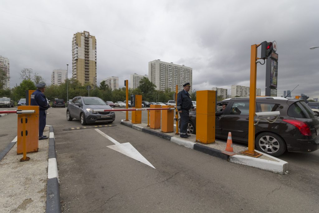 Перехватывающая парковка появится у метро 