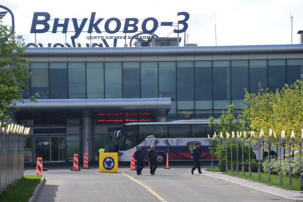 Двигатель самолета «Боинг» загорелся в аэропорту «Внуково»