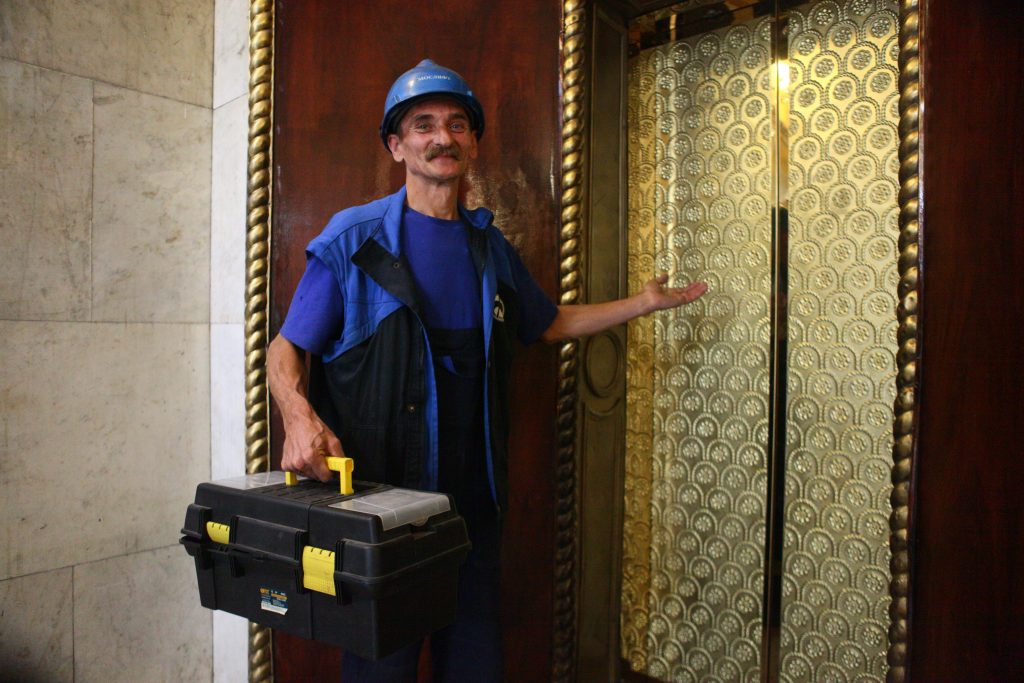 Новые лифты появятся в нескольких домах Северного Чертанова