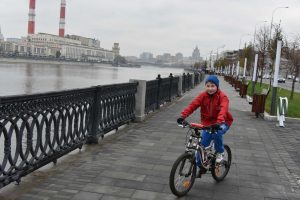 Благоустройство набережной началось в Братееве. Фото: "Вечерняя Москва"