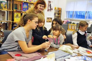 Жителей Западного Бирюлева научат создавать куклы-обереги. Фото: "Вечерняя Москва"
