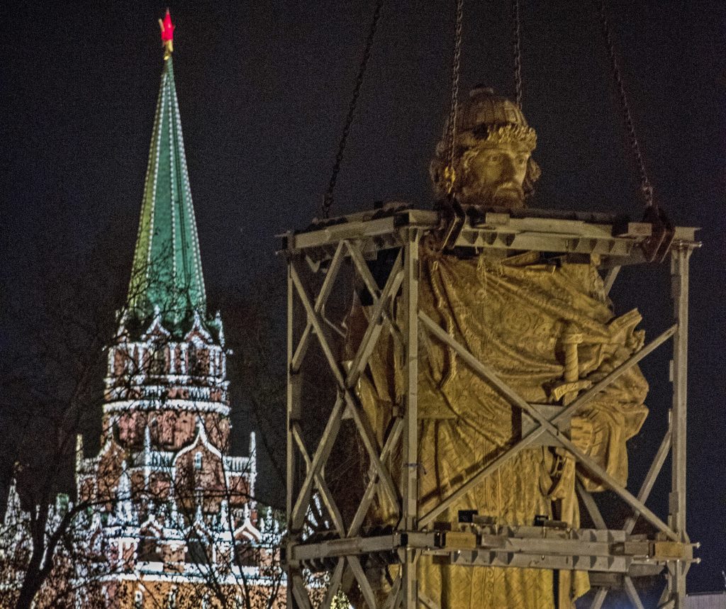 Памятник князю Владимиру полностью собран и готов к открытию в День народного единства