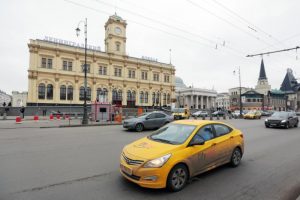 Неблагоприятная ситуация в экономике не позволяет многим таксомоторным паркам в Москве обновляться. Фото: Анна Иванцова, "Вечерняя Москва" file6jgwjzz8dmsh8jv2i54