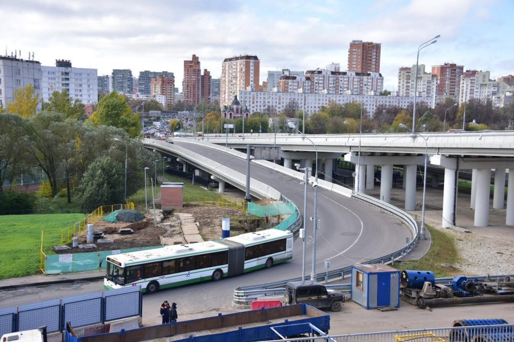 Движение транспорта ограничат на двух улицах Южного округа