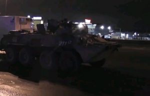Грузовик столкнулся с БТР на юге Москвы