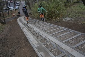 28 октября 2016 года Коммунальщики возвели новую лестницу по всем правилам