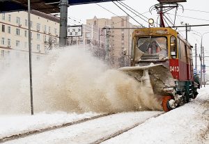 Из-за близящегося снегопада столичных коммунальщиков перевели на усиленный режим работы. Фото: архив, "Вечерняя Москва"