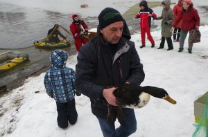 9 ноября 2016 года. К спасательной операции подключились и местные жители. Фото: Агентство "Москва"