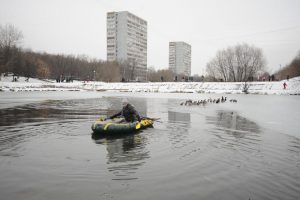 За спасение уток на Варшавских прудах депутат Госдумы Анатолий Выборный наградил сотрудников МЧС За спасение уток на Варшавских прудах депутат Госдумы Анатолий Выборный наградил сотрудников МЧС