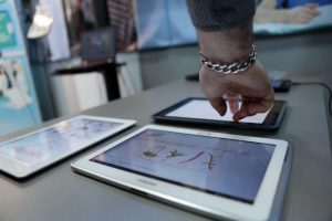 Москва будет контролировать цены и качество услуг сервисов по ремонту цифровой техники. Фото: архив, "Вечерняя Москва" Москва будет контролировать цены и качество услуг сервисов по ремонту цифровой техники. Фото: архив, "Вечерняя Москва"