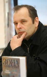 23 мая 2015 года. Прозаик Роман Сенчин на Санкт-Петербургском международном книжном салоне