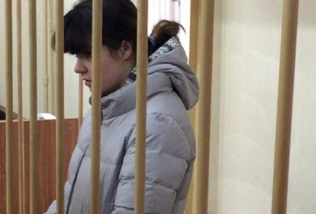 «Студентке из ИГИЛ*» Карауловой дали 4,5 года тюрьмы