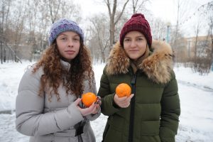 Подруги Анастасия Кривич и Елизавета Антипенко