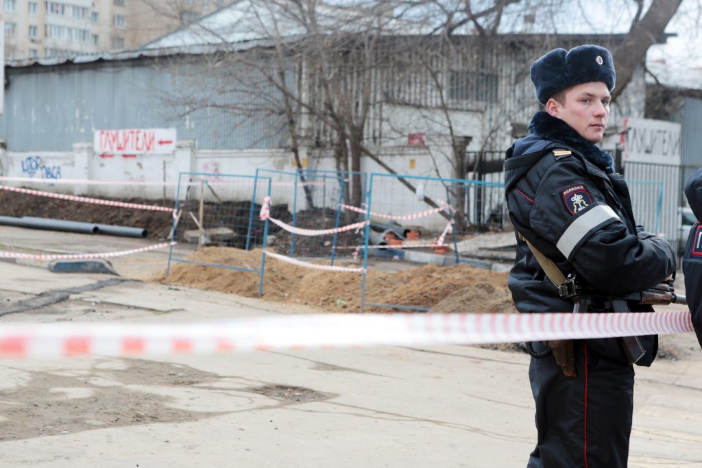 Полиция оцепила «автомобиль с боеприпасами» на юго-западе Москвы