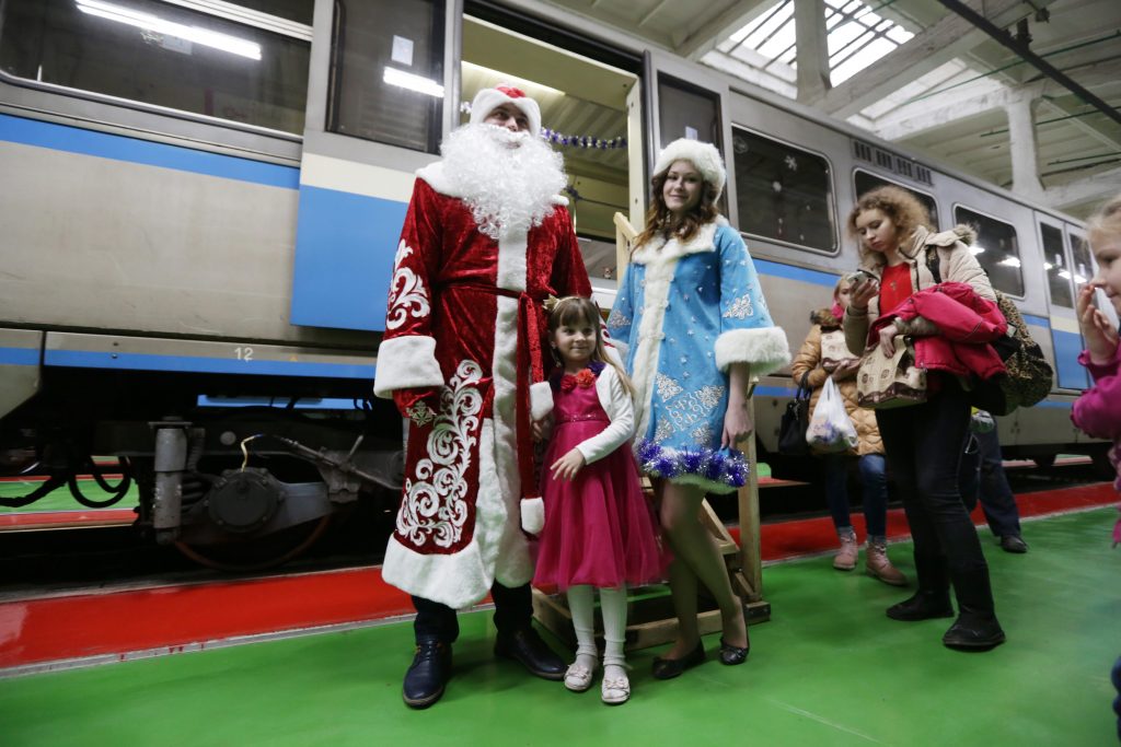 Новогодний поезд запустят на кольцо Московского метро
