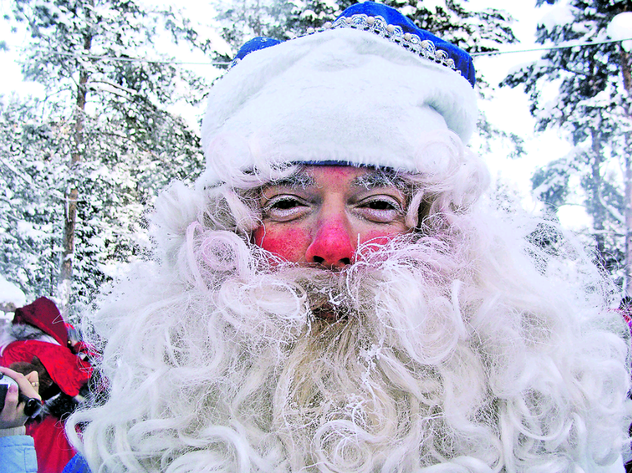 Дед Мороз бился с 60 Сантами