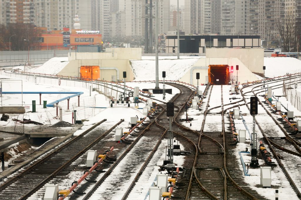 После снегопада метро Москвы перевели на усиленный режим