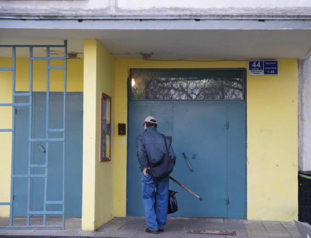 Замену входных дверей в подъездах некоторых домов Москворечья-Сабурова перенесли на 2017 год