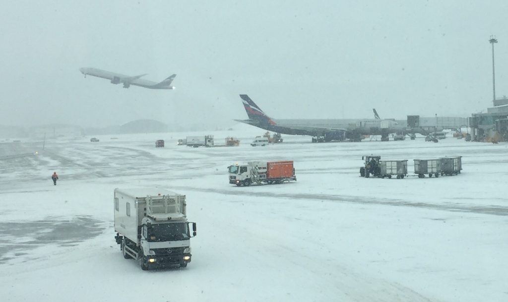 Самолет из Уфы потерпел разгерметизацию и сел в Москве