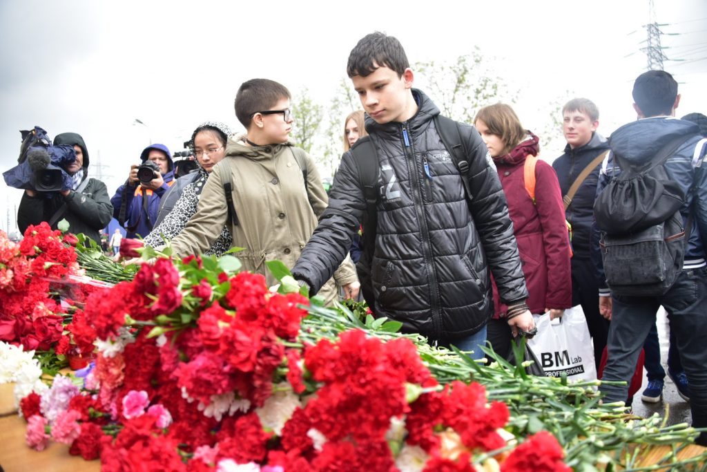 Гимназисты из района Москворечье-Сабурово посетили мемориал в поселке Дубосеково