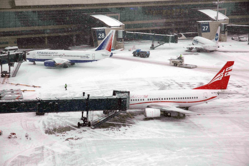 Аэропорты Москвы вновь отменили 30 рейсов