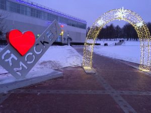 Украшение возле входа в Музей-заповедник "Коломенское". Фото: Юсуп Утегенов