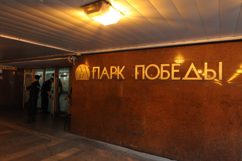 Самый длинный эскалатор мира смонтировали в Московском метро