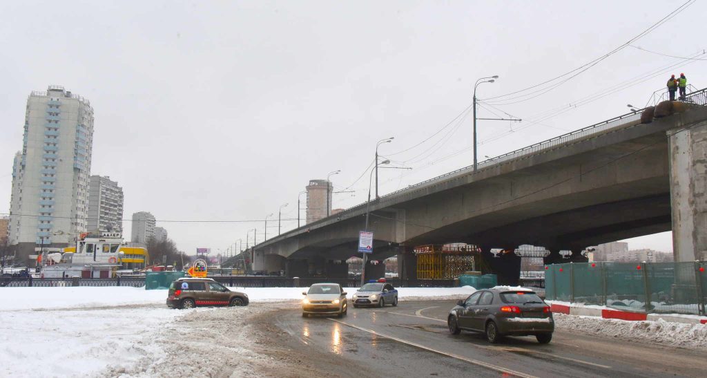 Движение транспорта на участке Автозаводского моста ограничили из-за ремонтных работ