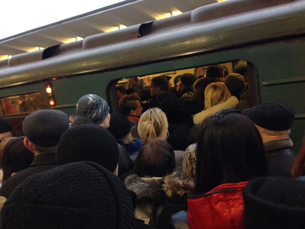 После трагедии с пассажиром поезда на фиолетовой линии метро входят в график